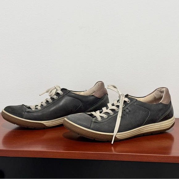 Ecco Women’s Black Leather Sneakers - Picture 2 of 6